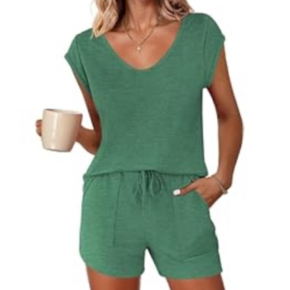 (2 sets) of Amazon 2 piece sets